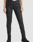 Woman wearing women's black motorcycle jeans Lorica Kevlar from Pando Moto