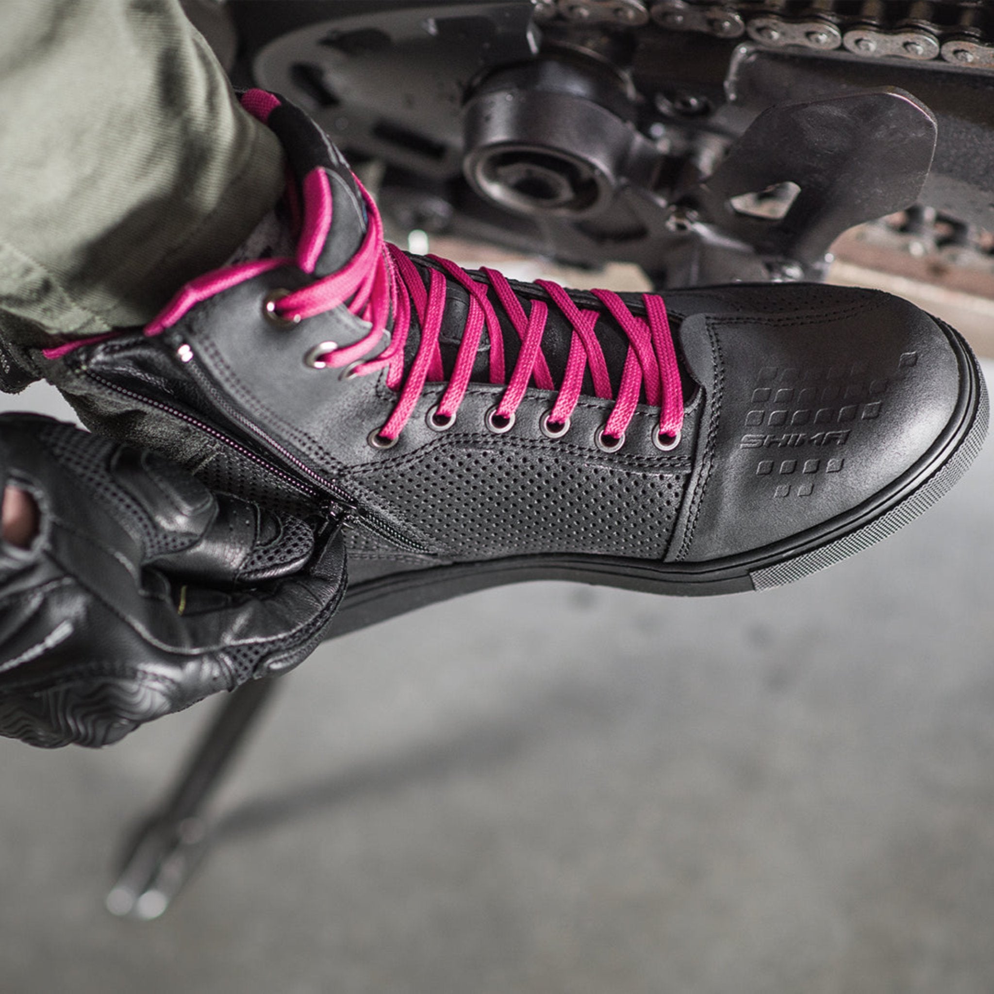 Rebel waterproof motorcycle sneakers with pink laces from Shima being zipped